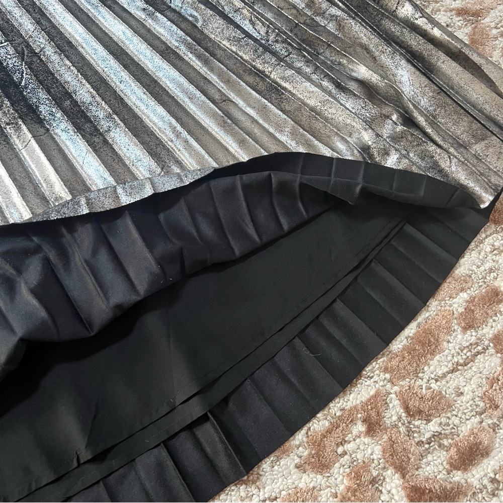 Halogen Metallic Pleated Skirt Estimated Size M - Picture 6 of 7